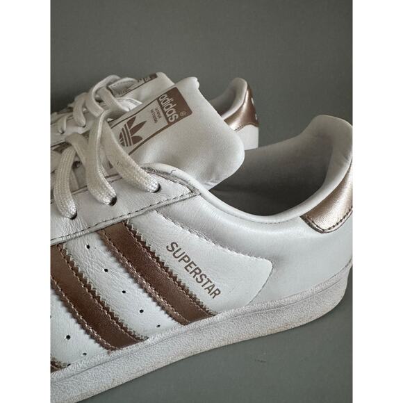 Adidas Superstar White Metallic Women’s Size 11 CG5463 EUC Lace Up Sneaker - Picture 2 of 8